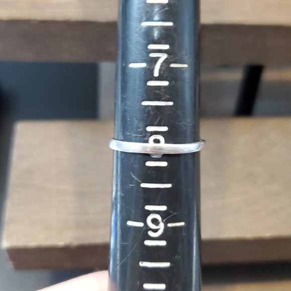 Size 8 925 Sterling Silver Oval CZ With Cluster Accents Ring - Picture 5 of 7